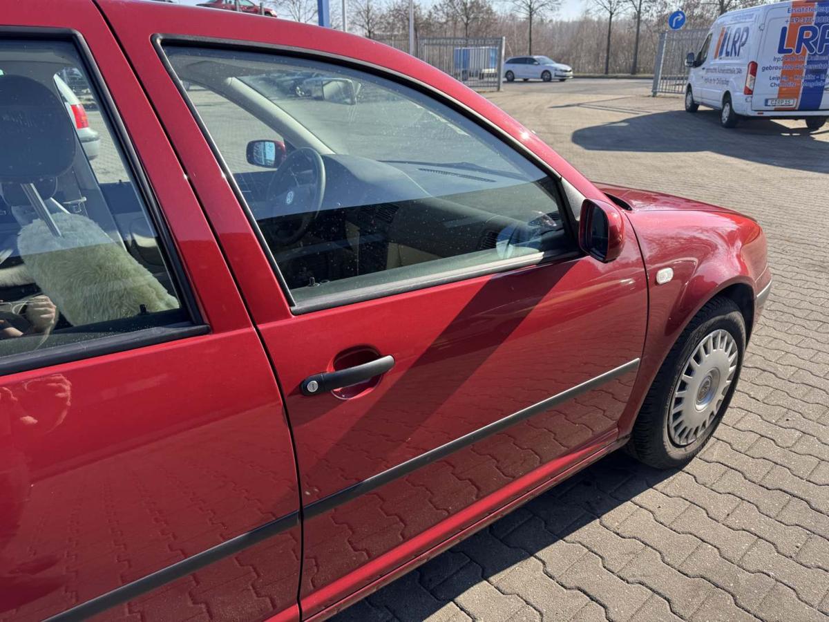 VW Golf 4 original T&uuml;r vorn rechts LC3K Canyonred 5-T&uuml;rer Rohbau Bj.2000
